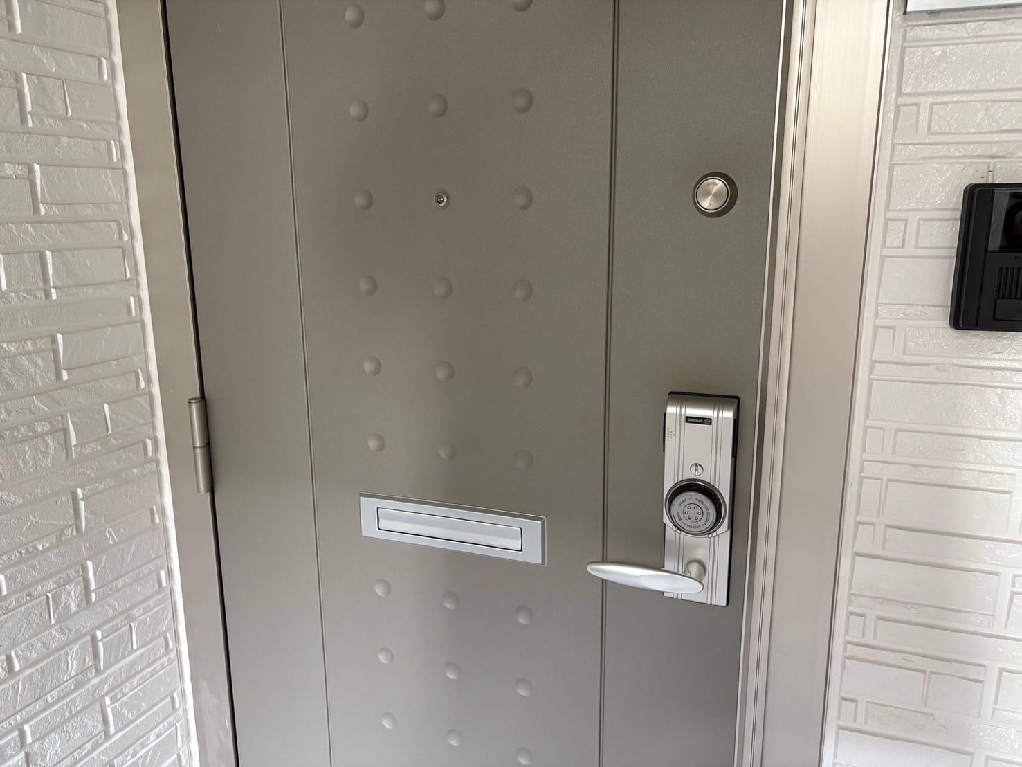 解錠のご依頼をいただいたアパートの個人玄関ドア