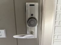 シャーロット者のカードキー錠がついています