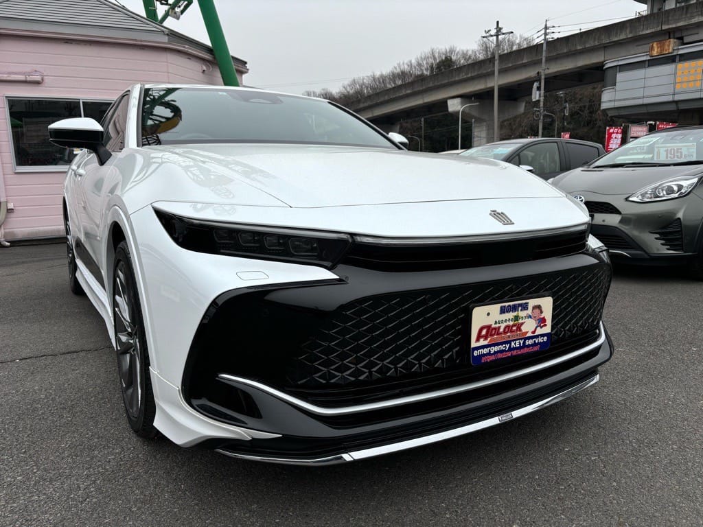 納車前のトヨタ クラウンAZSH35 2023年式。こちらの車両のスペアキーを作製します