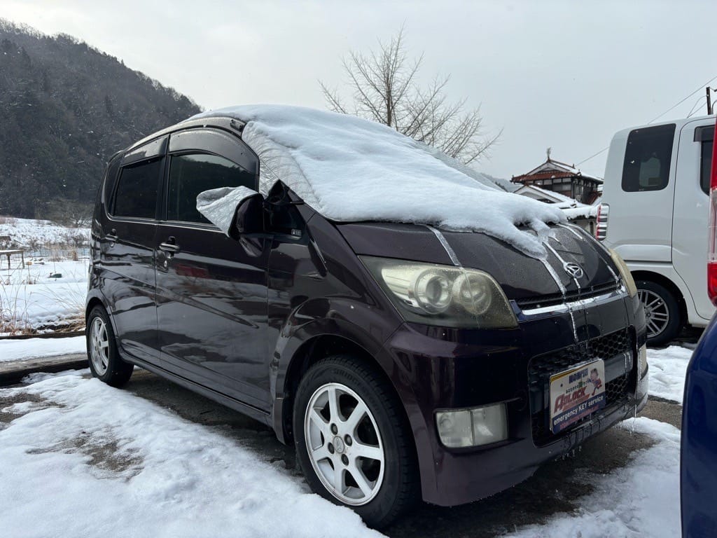 ダイハツ ムーヴL175S 2006年式。こちらの車両の鍵を作製します