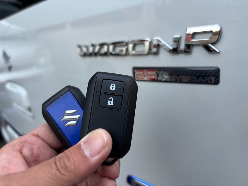 ワゴンRのスマートキー2個を持っている