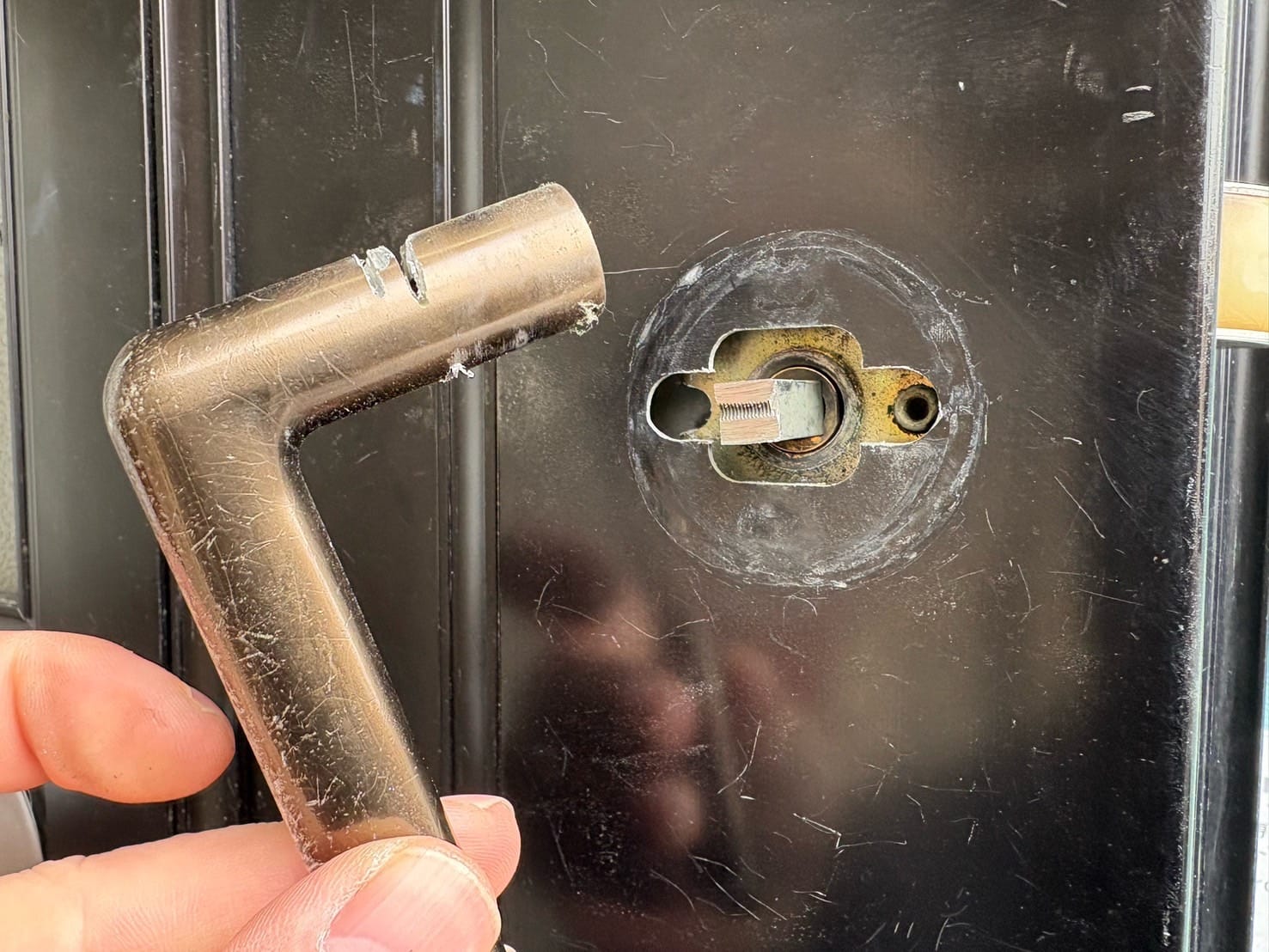 レバーハンドルを切断