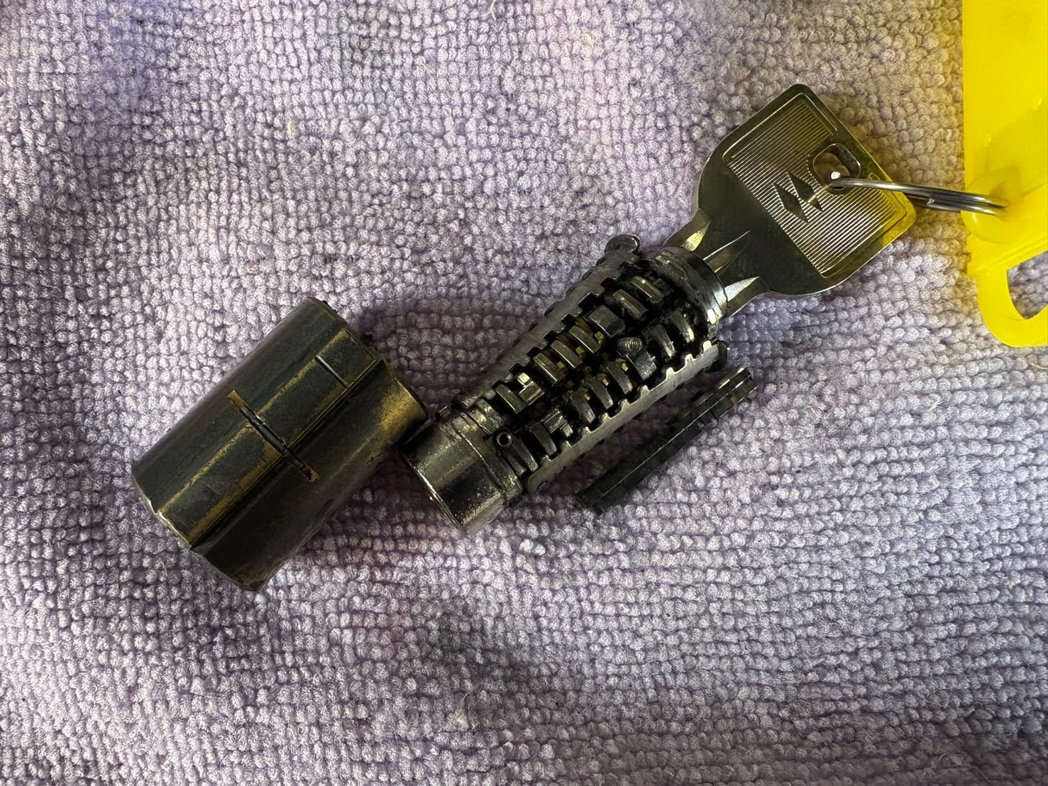 シリンダーを分解