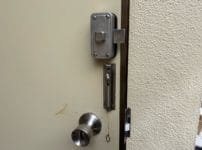 面付箱錠取付完了