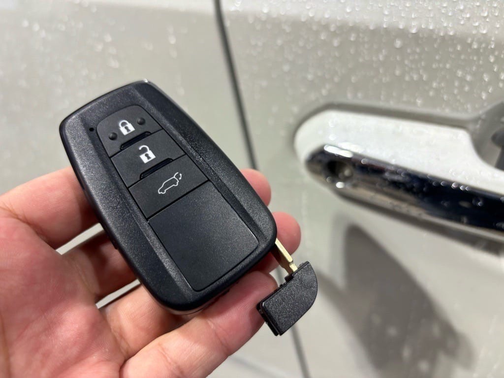 登録が完了したRAV4のスマートキーに作製したメカニカルキーを収納