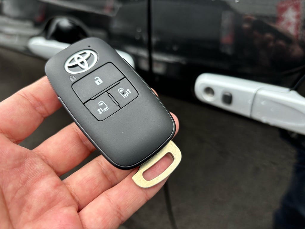 ルーミーのキーフリーリモコンに作製したメカニカルキーを収納