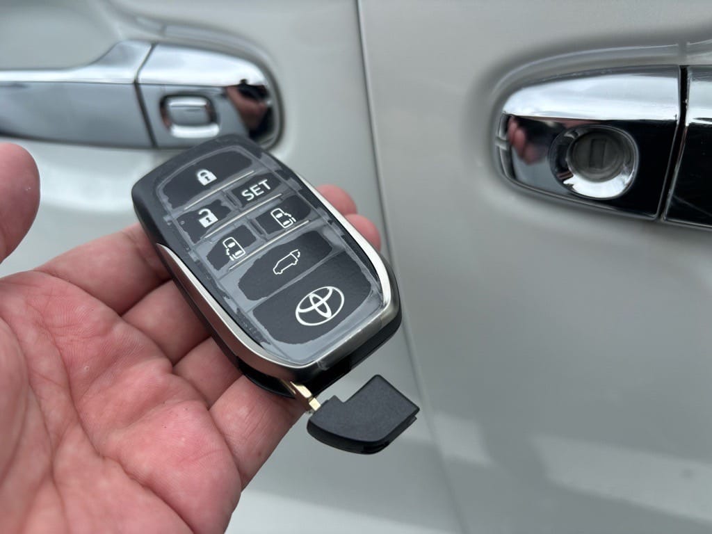 アルファードの登録したスマートキーに作製したメカニカルキーを収納