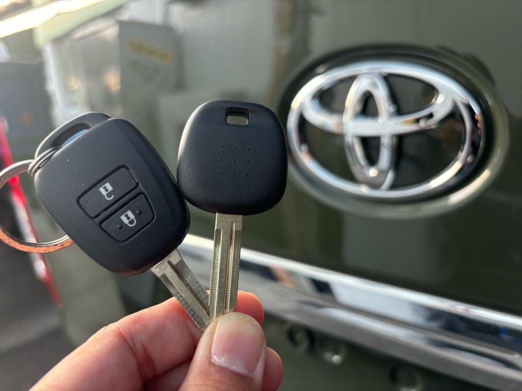 ハイエースの既存キーと今回作製したスペアのスマートキー