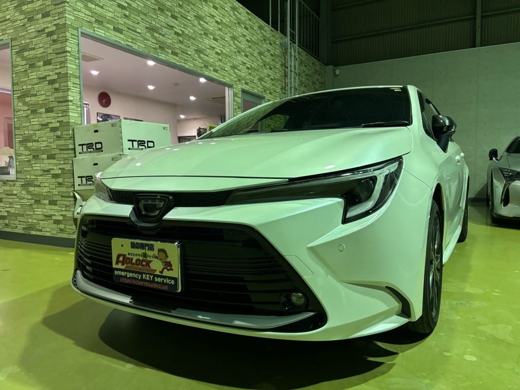 トヨタ カローラツーリングMZEA17 2023年式。こちらの車両の鍵を作製します