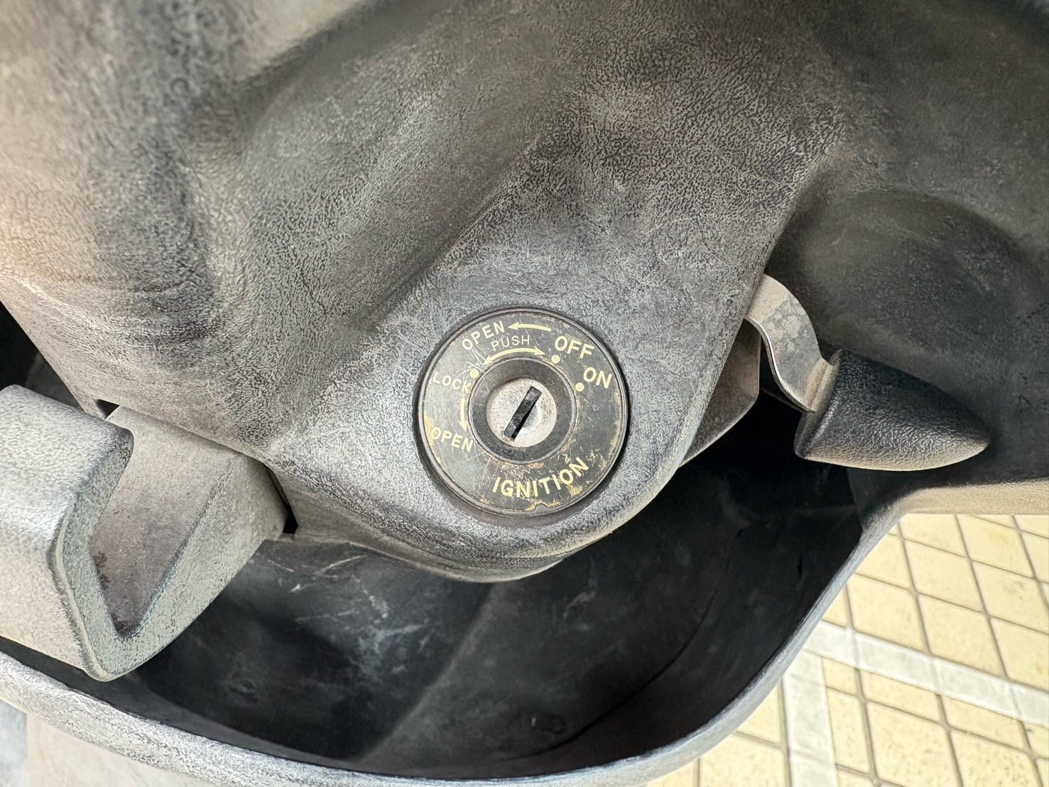 バイクのイグニッションシリンダー
