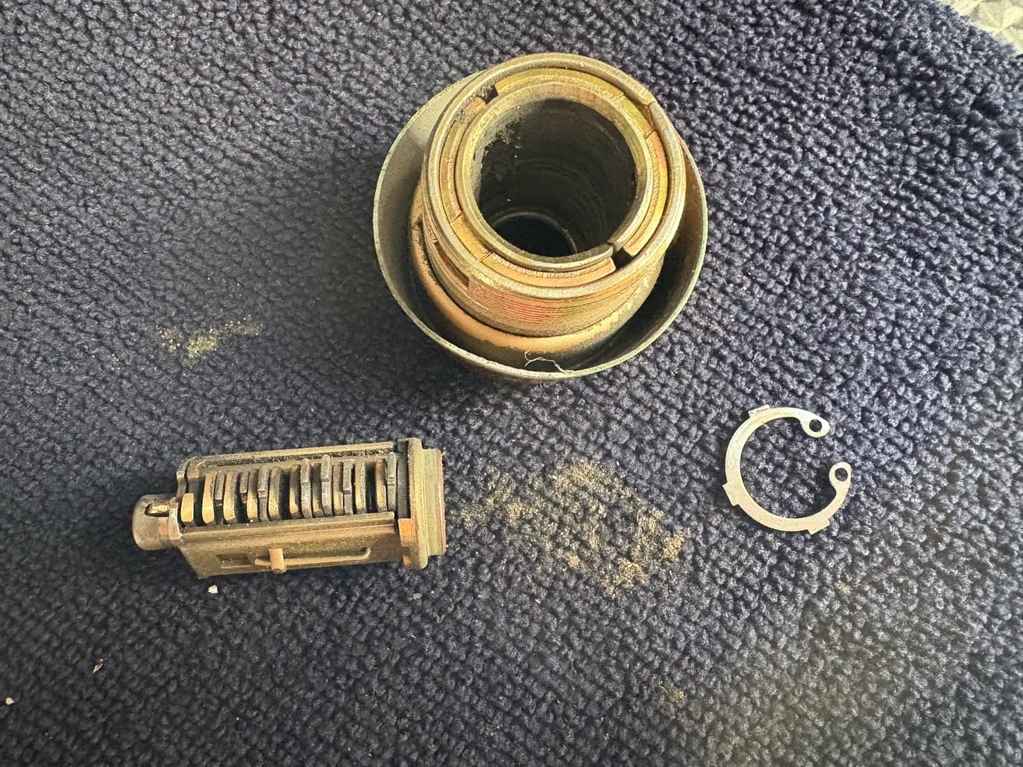 シリンダーを分解