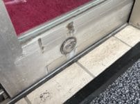 トラブルが発生した自動ドア