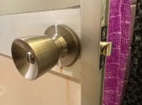 新しいドアノブへ交換