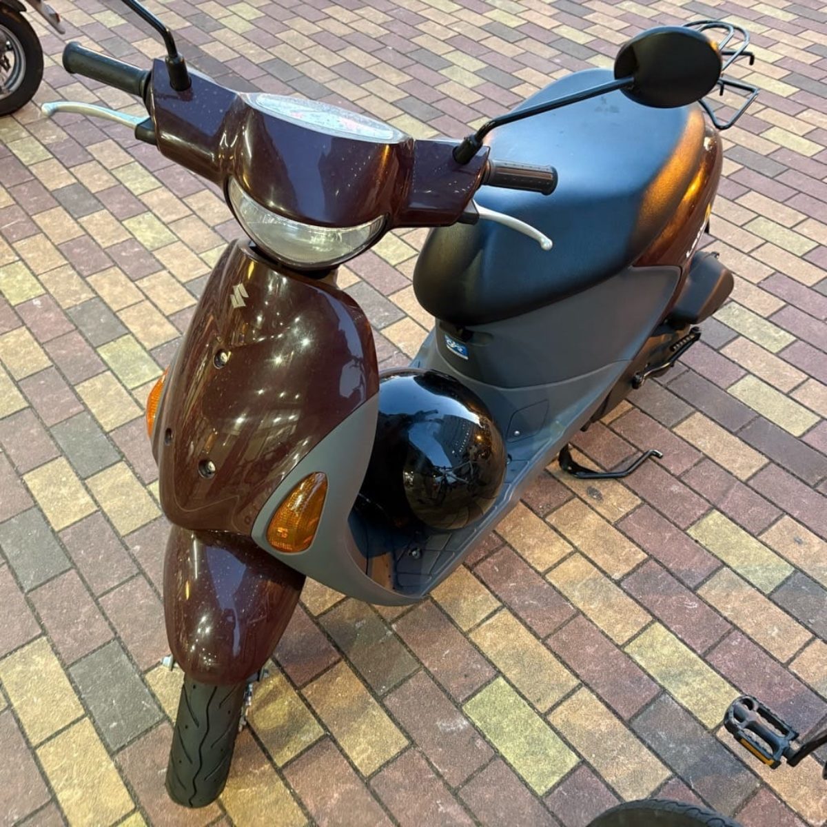 スズキレッツ4】外出中にメットインに鍵を閉じ込めてしまった！｜広島