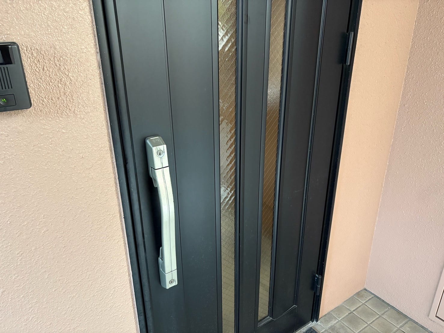 玄関ドアの修理完了