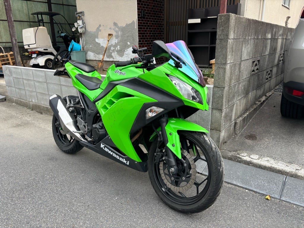 カワサキ ニンジャ EX250L。こちらのバイクの鍵を作製します