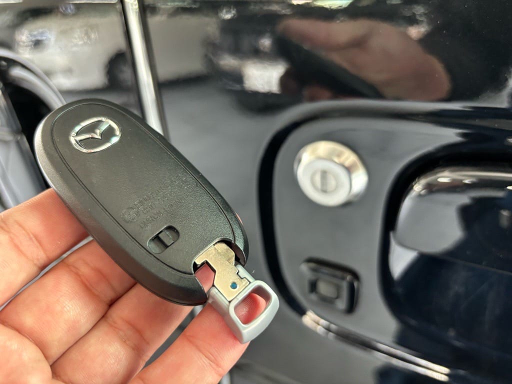 登録が完了したスクラムワゴンのスマートキーに作製したメカニカルキーを収納