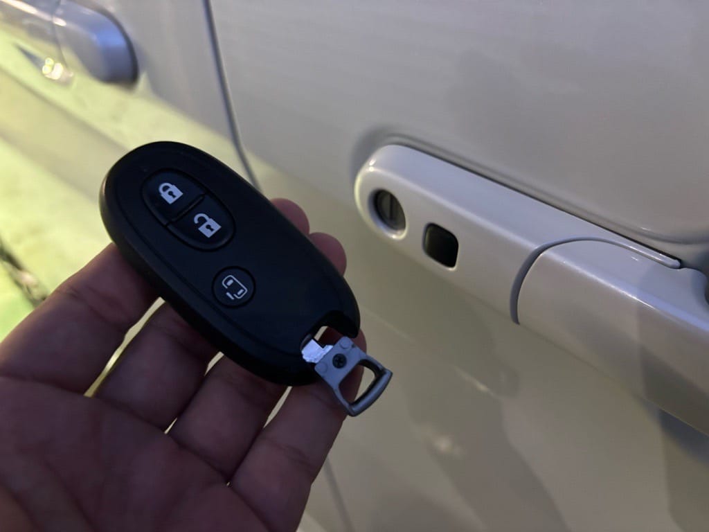 登録が完了したソリオのスマートキーに作製したメカニカルキーを収納