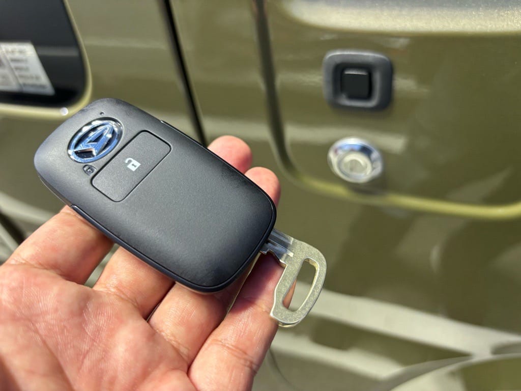 登録が完了したハイゼットのキーフリーリモコンキーに作製したメカニカルキーを収納