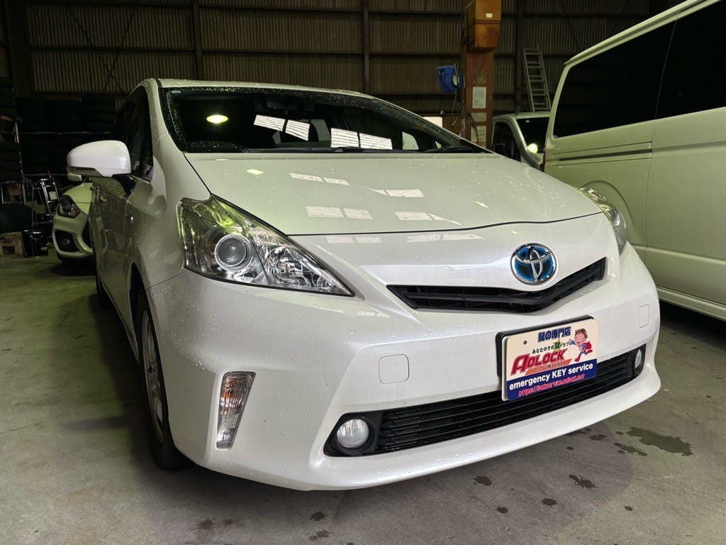 トヨタ プリウスα ZVW41 2014年式。こちらの車両の鍵を作製します