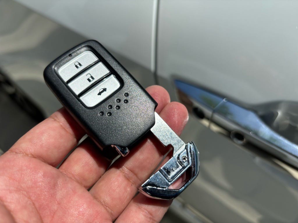 登録が完了したシビックのスマートキーに作製したメカニカルキーを収納