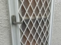 トラブルが起きた勝手口の扉