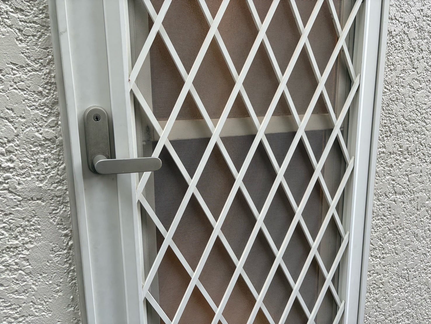 トラブルが起きた勝手口の扉