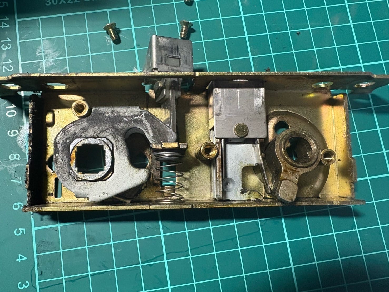 分解されたケースロック