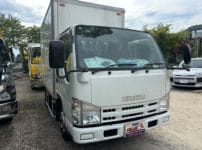 いすゞ エルフNHR85 2008年式。こちらの車両の鍵を作製します