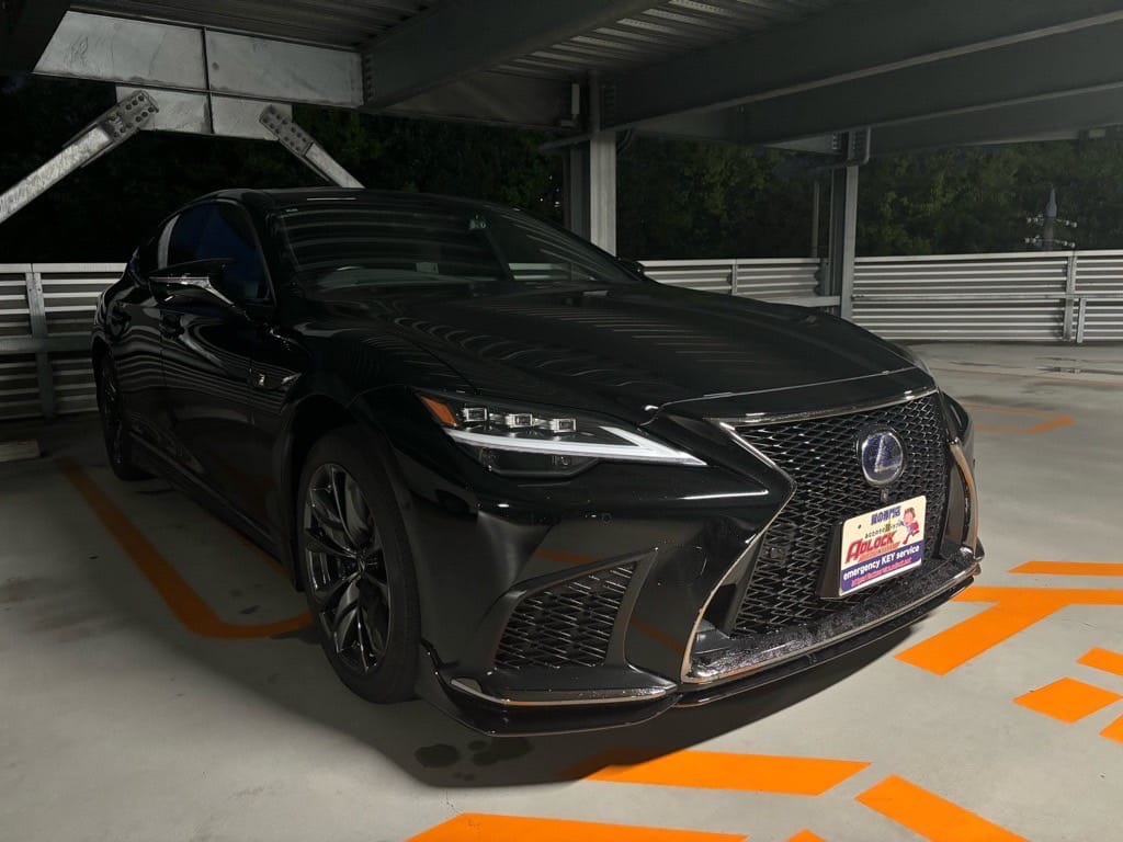レクサス LS500h GVF55 2021年式。こちらの車両の鍵を作製します