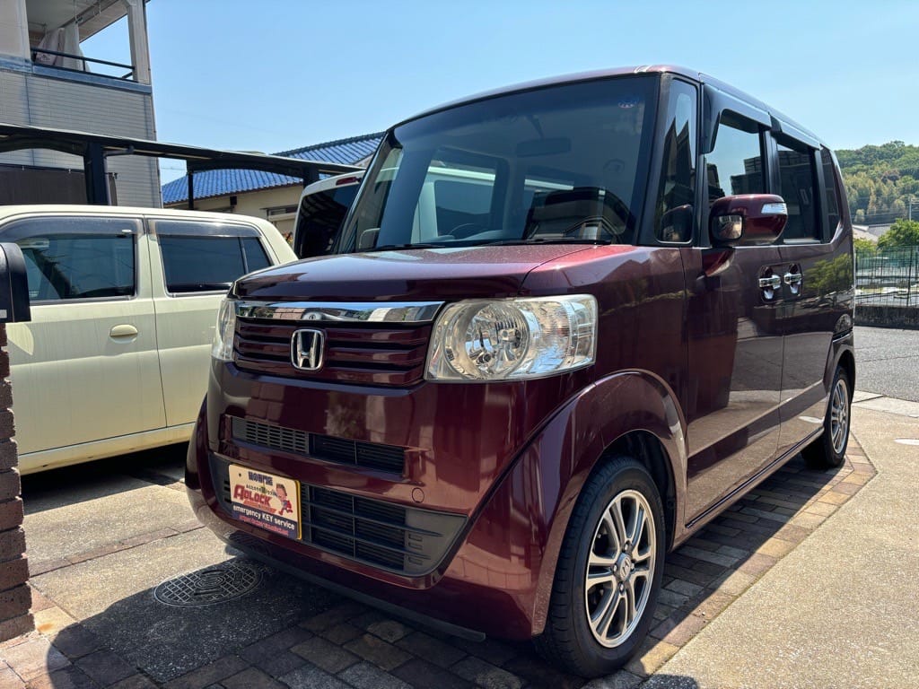 ホンダ N-BOX JF1 2016年式。こちらの車両の鍵を作製します