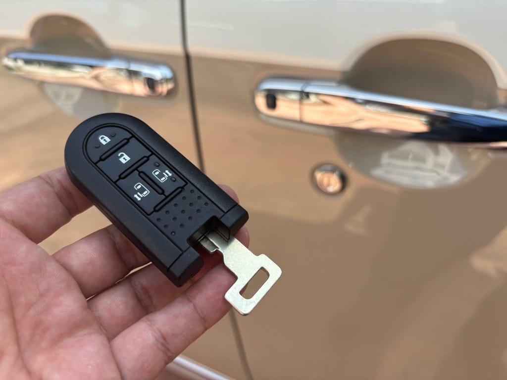 登録が完了したムーヴキャンパスのスマートキーに作製したメカニカルキーを収納