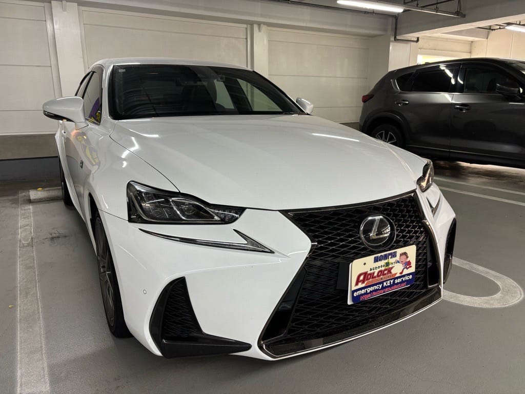レクサス IS200t ASE30 2018年式。こちらの車両の鍵を作製します