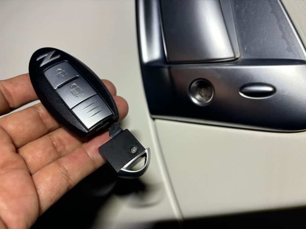 登録が完了したフェアレディZのスマートキーに作製したメカニカルキーを収納