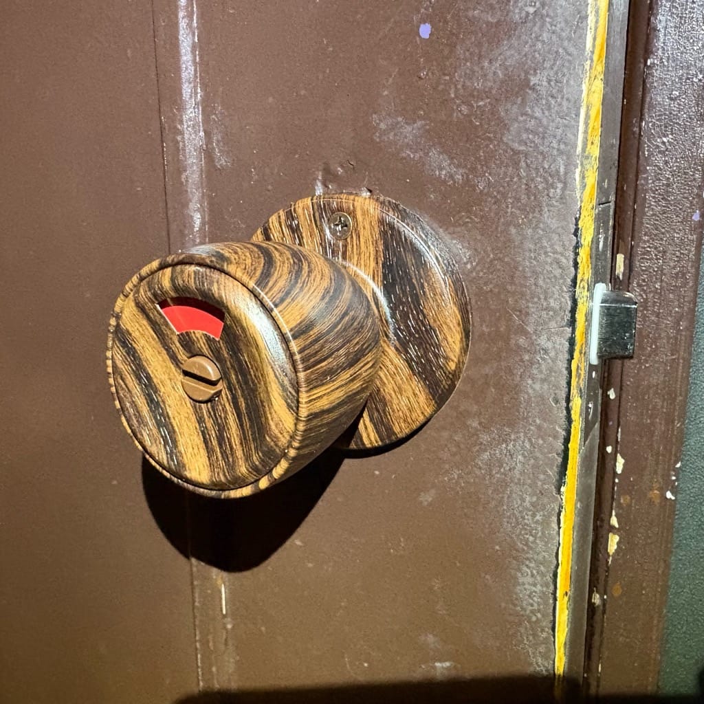 施錠するとドアノブに赤が表示されるようになった