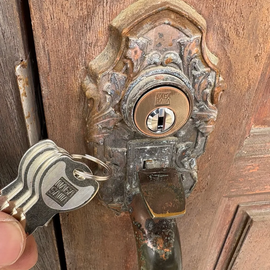 鍵交換】サムラッチ錠からディンプルシリンダーへ交換！防犯性向上なら