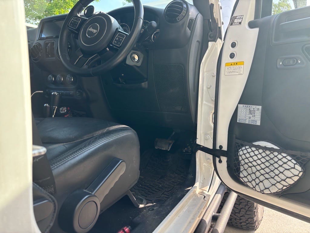 解錠に成功。ラングラーの運転席ドアが開きました