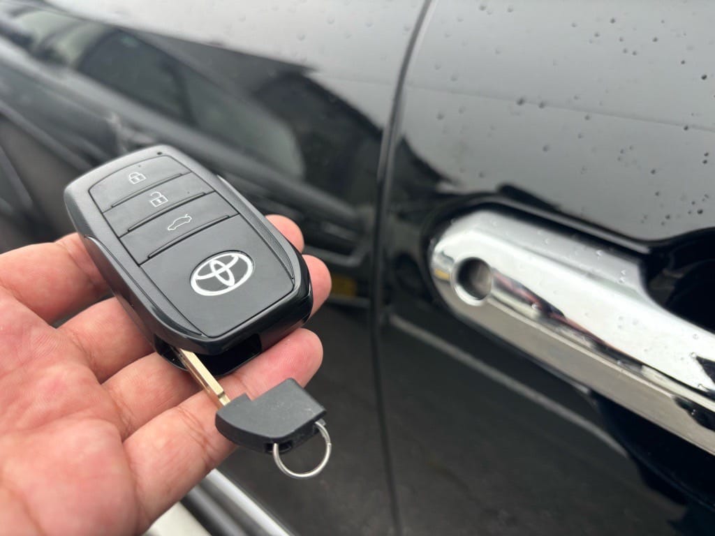 登録が完了したクラウンクロスオーバーのスマートキーに作製したメカニカルキーを収納