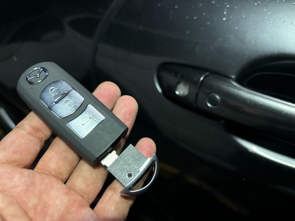 登録が完了したロードスターにエマキ―を収納