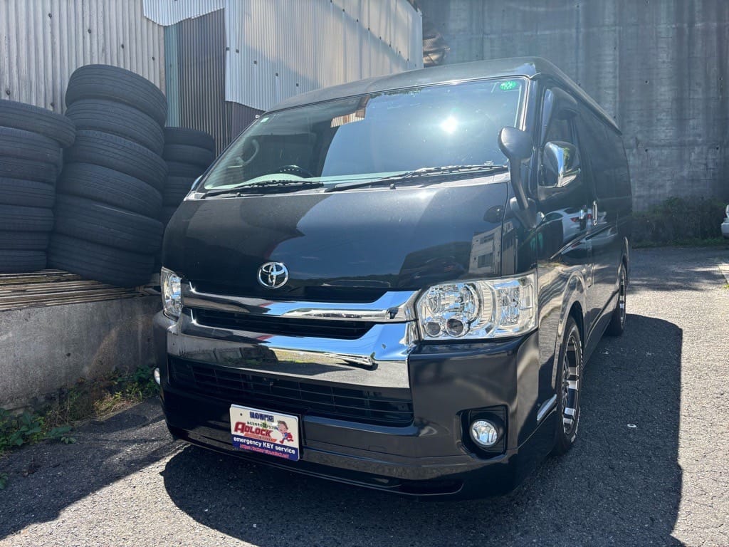 トヨタ ハイエースTRH214 2018年式. こちらの車両のエンジンスターターをセットアップします