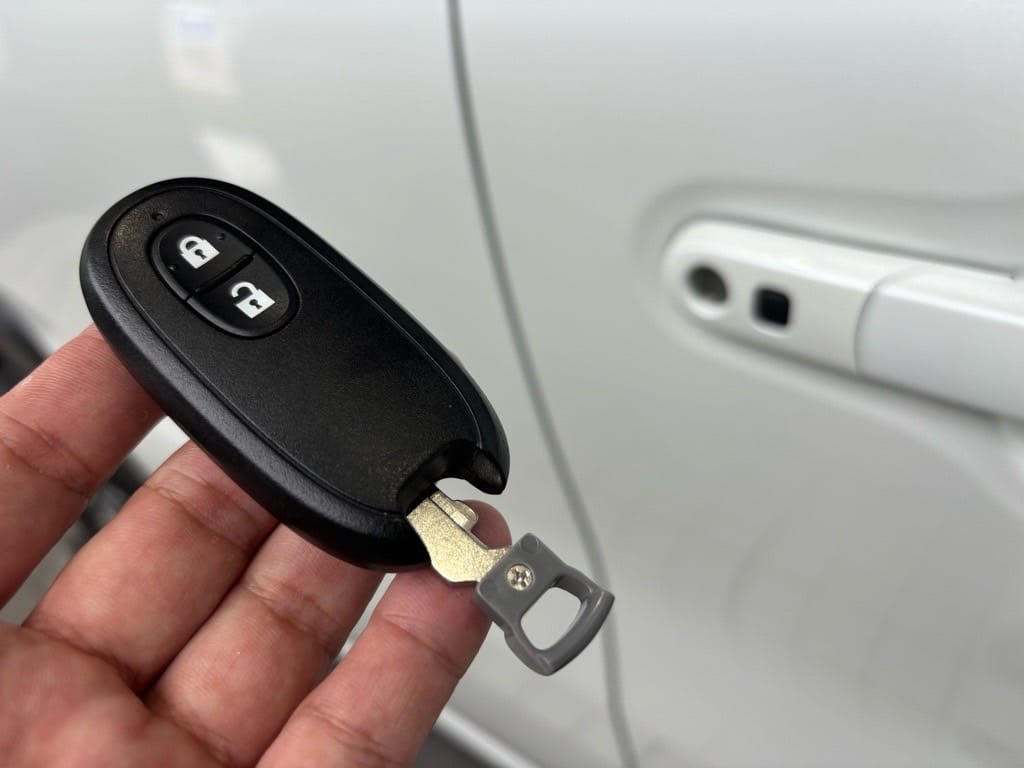 登録が完了したフレアクロスオーバーに作製したメカニカルキーを収納