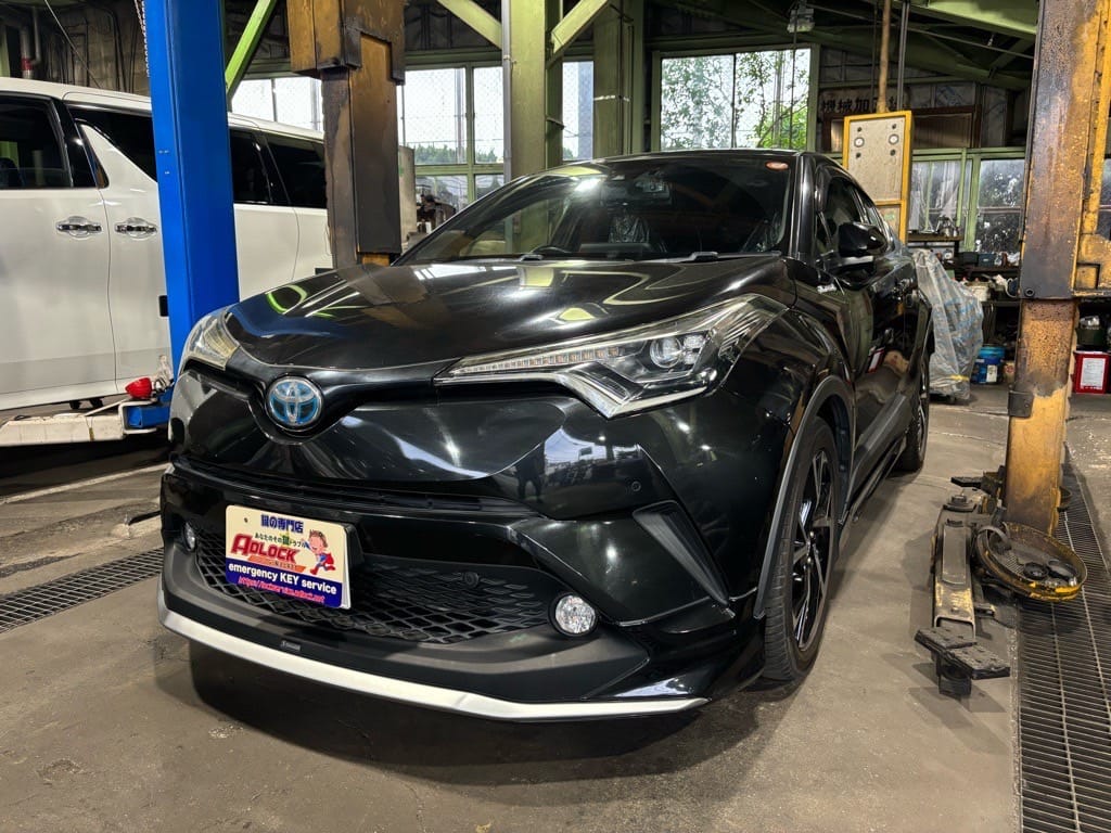 トヨタ C-HR ZYX10 2018年式。こちらの車両の鍵を作製します
