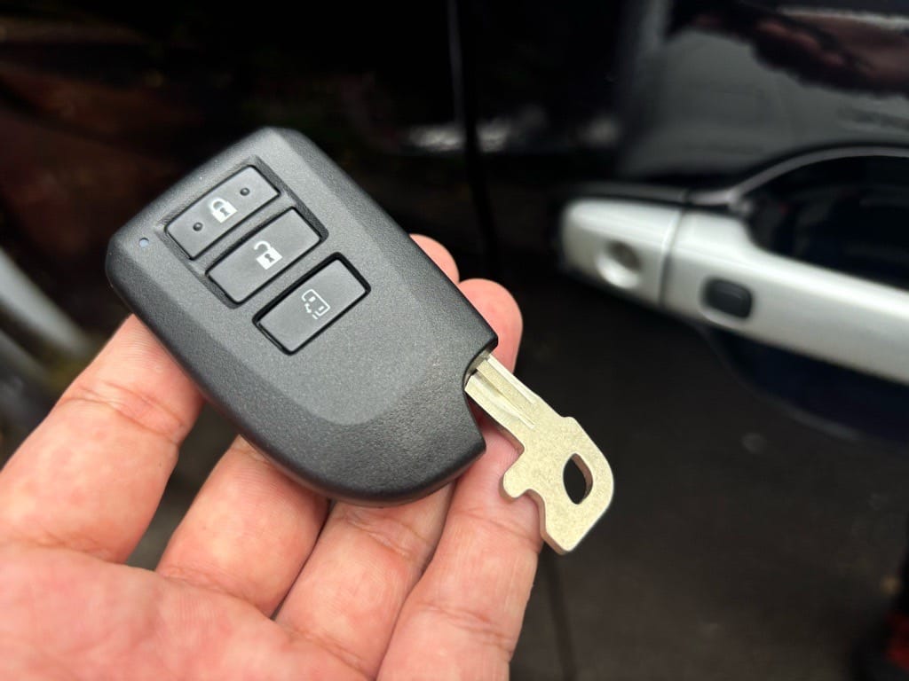 登録が完了したスペイドのスマートキーに作製したメカニカルキーを収納