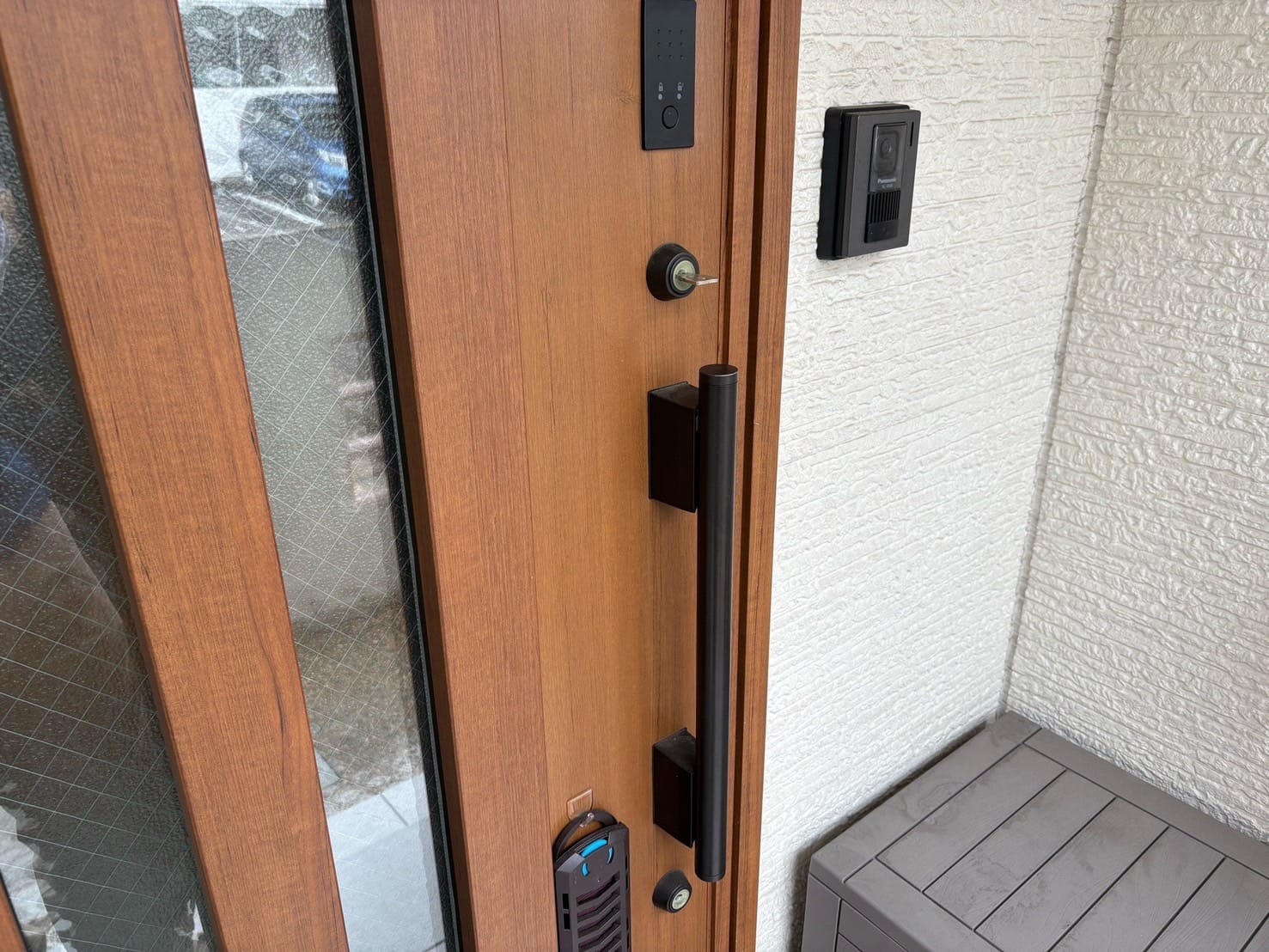 鍵の不調がある玄関ドア。こちらのドアの鍵修理を行います