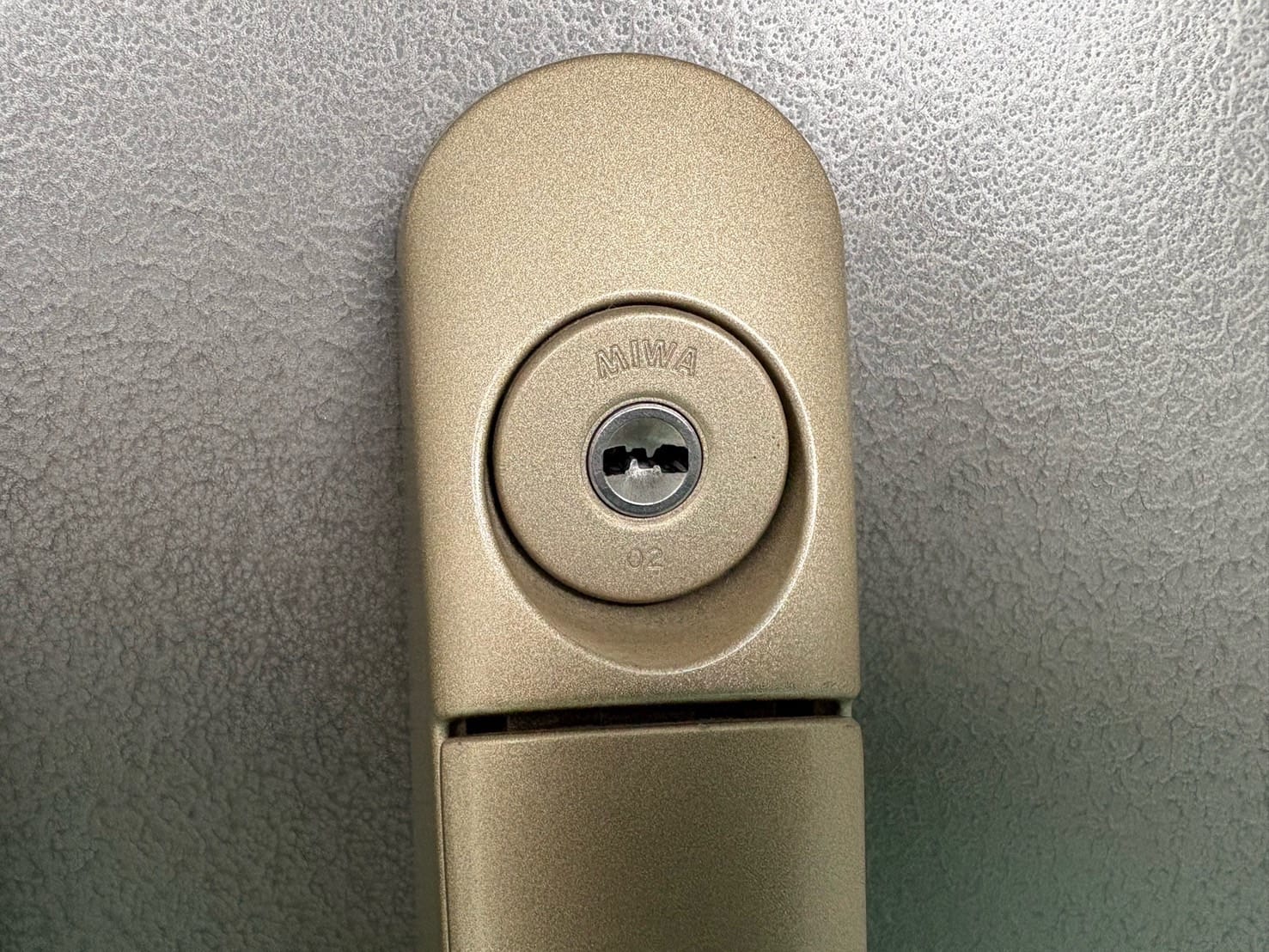 MIWA製のキーシリンダーがついている