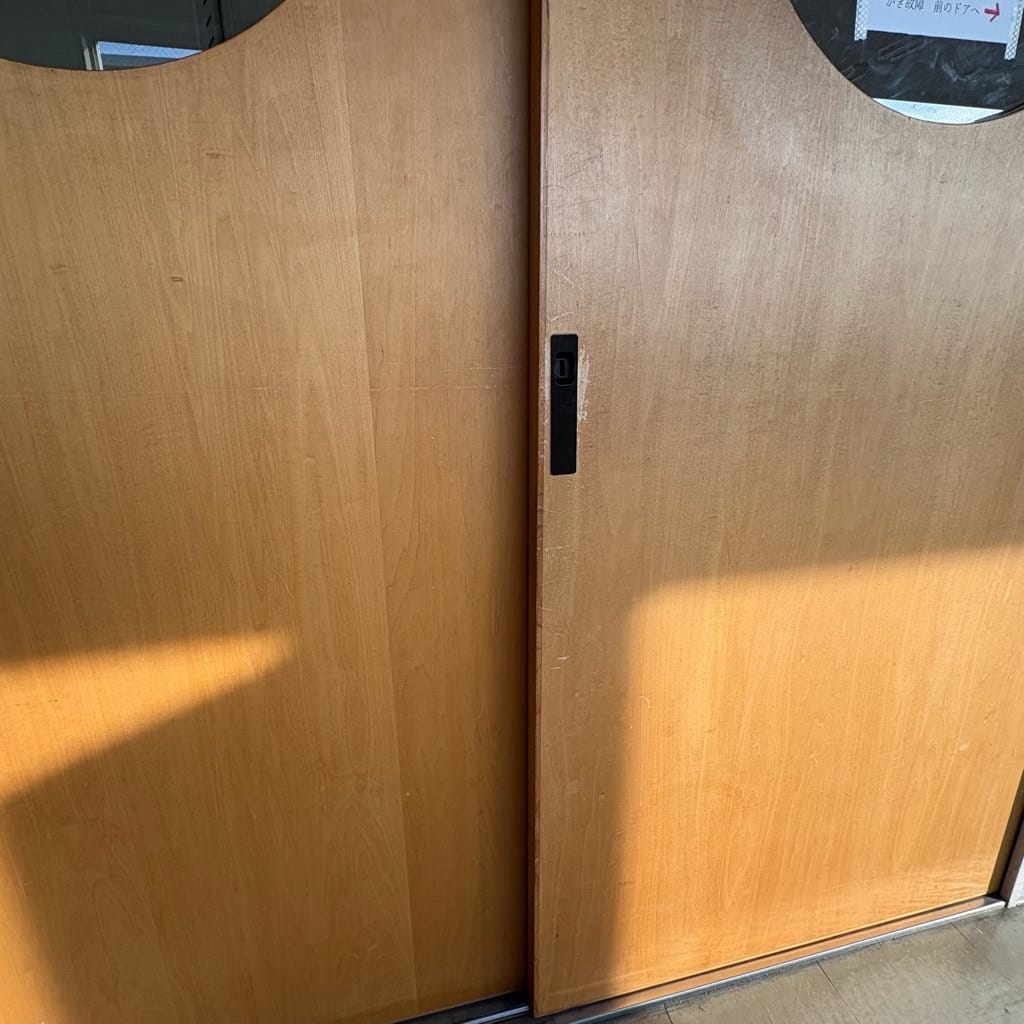 鍵トラブルが発生した木製引戸