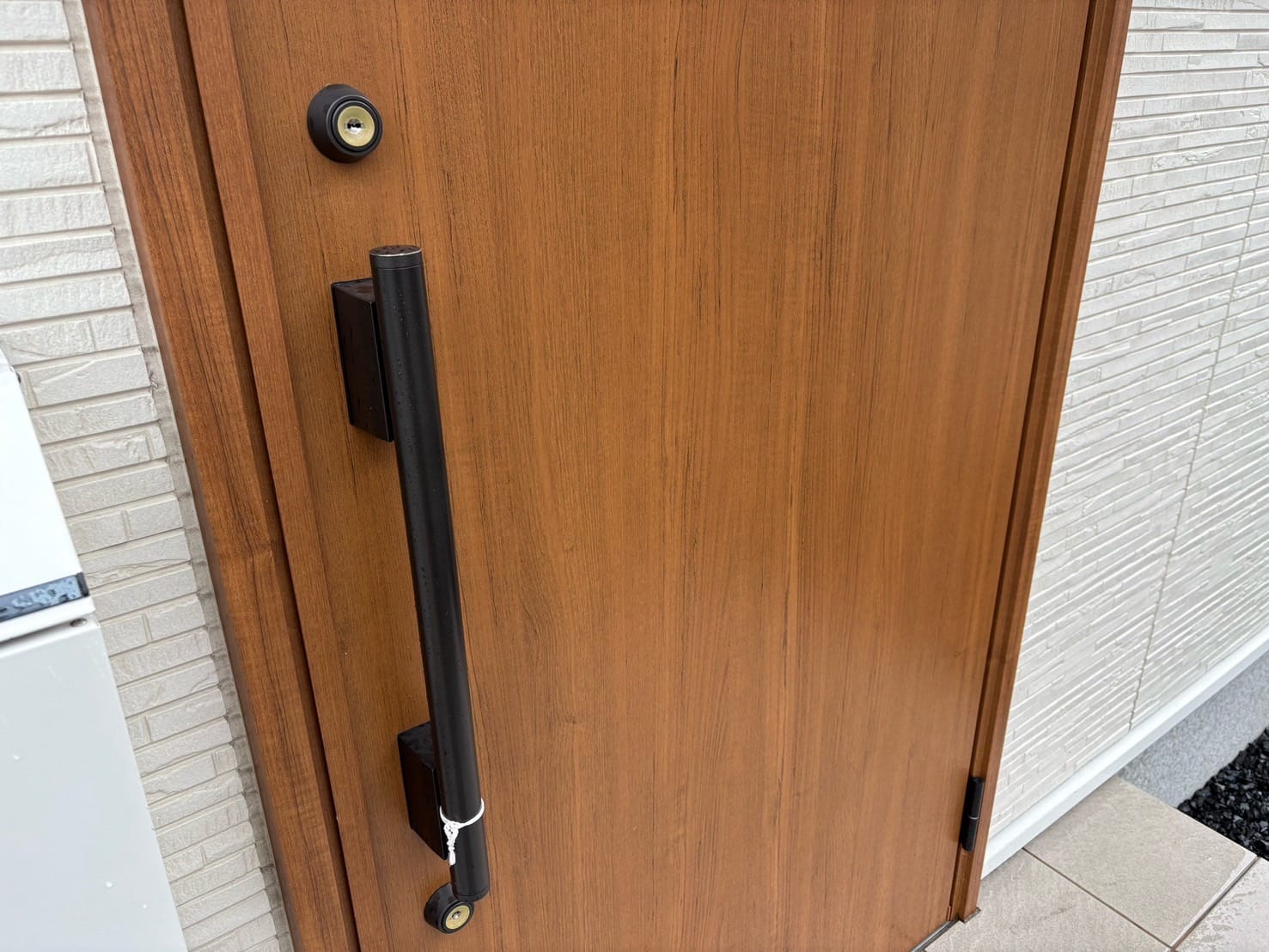 鍵交換を行うヴェナート玄関ドア