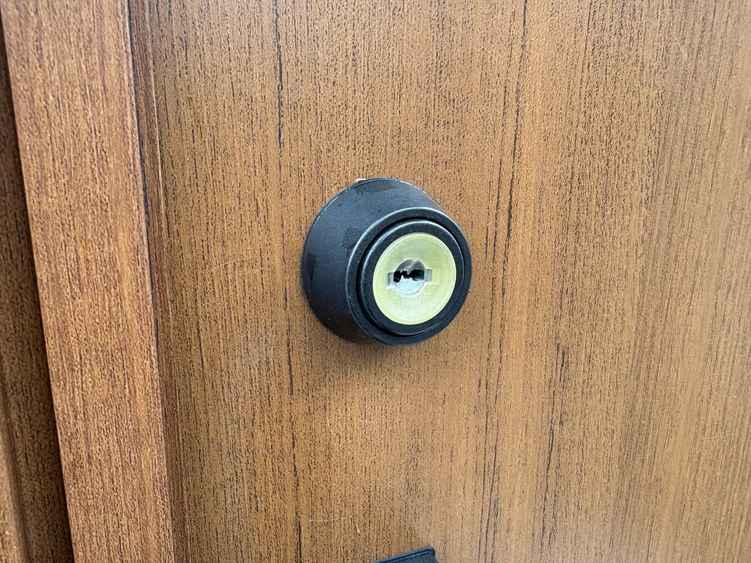 ディンプルシリンダーがついている