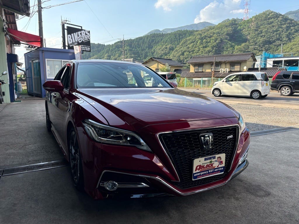 トヨタ クラウン ARS220 2019年式。こちらの車両の鍵を作製します