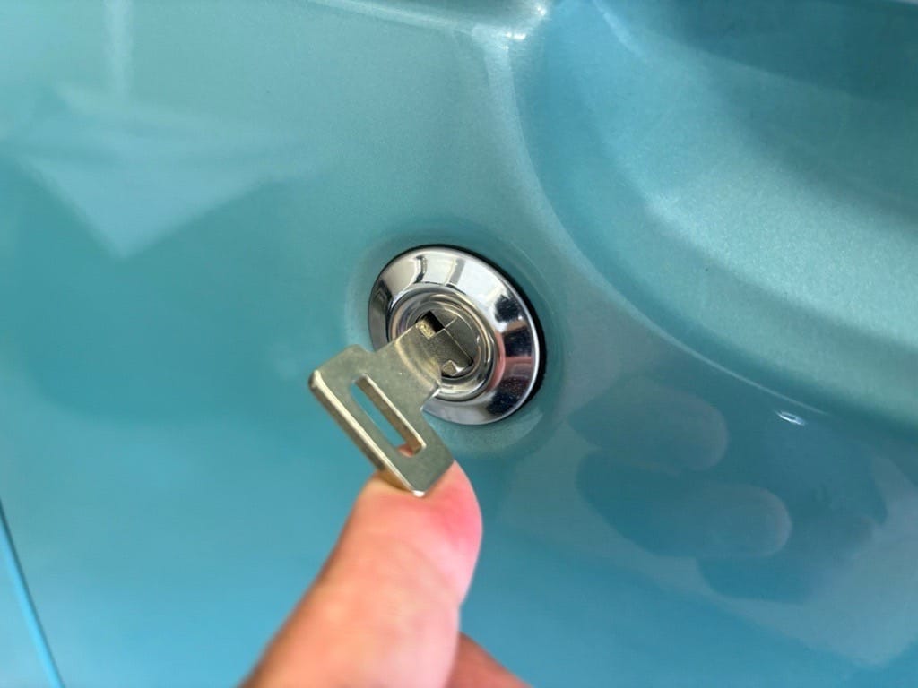 作製したメカニカルキーをムーヴキャンパスのドアシリンダーにさして動作を確認